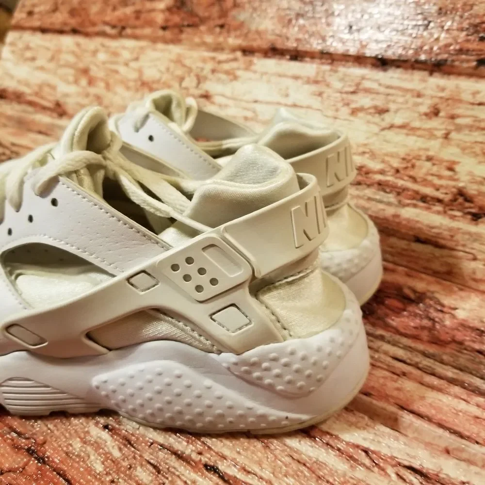Nike Huarache White Women's 8.5 or Youth Size 7